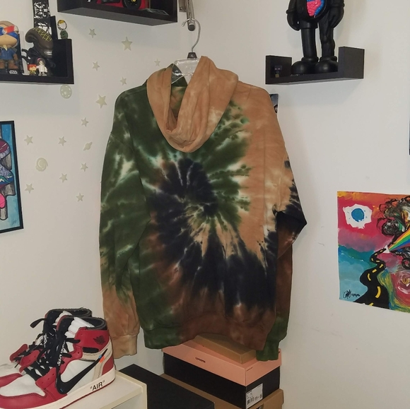 NICE KICKS 'Secrets makes friends' Hoodie - Picture 2 of 4